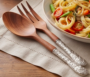 Elegante Juego de Cuchara y Tenedor de Madera con Mangos de Metal Plateado, Cubiertos Reutilizables para Mesa de Boda, Uso en Hoteles y Campamentos - Product Image 2