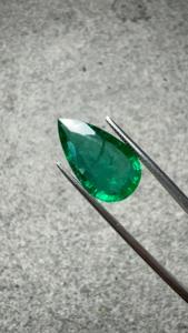 Émeraude naturelle de 5,68 carats, provenant de la mine de Zambie, de forme poire, vert intense, pierre précieuse, certifiée IGI, Jai Narayan Gems, bague de luxe - Product Image 2