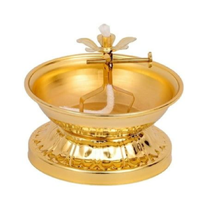 Diya de latón con forma de cuenco profundo, con soporte interno para mecha y base decorativa grabada en negro. Disponible a precios de mayorista. - Product Image 3