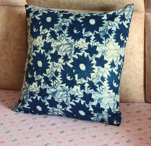 Housse de coussin en coton 100% imprimé indigo à la main en Inde, pour la décoration du canapé, la maison et le salon - Product Image 3
