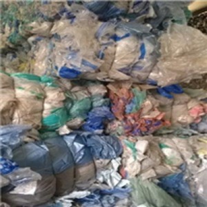 เศษฟิล์ม LLDPE ฟิล์มพิมพ์ลาย ฟิล์มบรรจุภัณฑ์ผสม เศษฟิล์มสำหรับรีไซเคิลพลาสติก ผลิตเม็ดพลาสติกสำหรับส่งออก - Product Image 1
