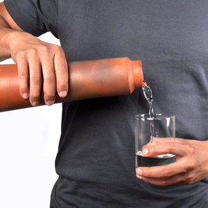 Juego de 2 botellas de terracota hechas a mano - 800 ml con tapón de corcho y tapa de madera - Product Image 4