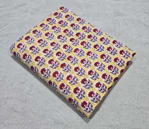 Tela de algodón estampada a mano de la India, tela de algodón suave con estampado a mano, proveedor mayorista de exportación, proveedor listo para pedidos al por mayor. - Product Image 1