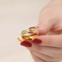 Bague en titane bicolore or et argent, texture martelée taillée au diamant, alliance de 5 mm pour femmes et hommes, bijoux en gros