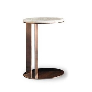Table basse d'appoint de style Mid-Century Modern avec plateau rond en marbre, pieds en laiton et base trépied pour salon - Product Image 3