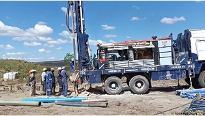 Plataforma de Perforación de Pozos de Agua Montada en Camión Reacondicionada, 300m de Profundidad, Equipo de Minería - Product Image 2
