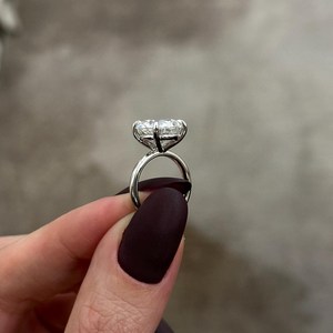 Bague de fiançailles solitaire de luxe en diamant de laboratoire 5 carats E VVS2 certifié IGI, or blanc 14k/18k, sertissage classique à quatre griffes - Product Image 3