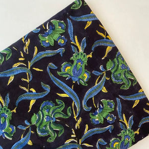 Tela de Algodón Estampada con Bloques Florales Negros, Material Ecológico para Vestidos Indios, Decoración del Hogar y Bolsos - Product Image 1