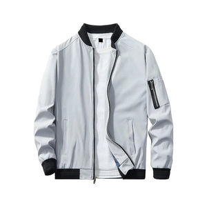 Chaqueta bomber clásica con acabado elegante y construcción duradera. Ideal para uso diario y comodidad. - Product Image 1