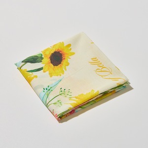 [K-ESSENTIALS] Foulard carré à fleurs jaunes en coton des années 60, 50x50cm, doux, écologique, écharpe multi-usages - Product Image 2