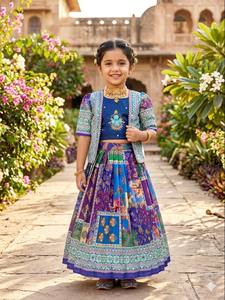 Nouvel ensemble Lehenga Choli pour filles, super tendance et festif, bleu marine, avec broderie artisanale, imprimé numérique, Koti et jupe à motifs miroir - Product Image 2