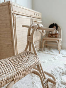 Chaise à bascule carrée industrielle pour enfants en rotin naturel tressé, écologique, empilable, sûre pour les bébés, mobilier jouet pour garçons - Product Image 5