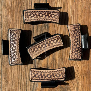 Venta al por mayor de fábrica, pinzas para el cabello rectangulares, pinzas para el cabello de cuero mecanizadas a mano de gran tamaño, pinzas para el cabello de cuero genuino para mujeres - Product Image 4