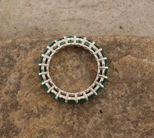 Bague en argent sterling avec serti de zircone cubique vert émeraude, taille ronde brillante, pour femmes, bijoux de naissance de mai, vente en gros - Product Image 1