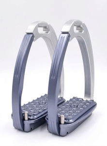 Estribos de Aluminio para Montar a Caballo con Superficie Texturizada de Alta Adherencia para Uso Ecuestre - Product Image 2
