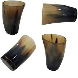 Vaso de chupito moderno de cuerno de búfalo auténtico, tallado a mano, ecológico, con curva natural, para beber, de Global Exports. - Product Image 1