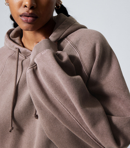 Haut court à capuche oversize personnalisé pour femme, imprimé, col roulé, pull court à capuche pour femme - Product Image 3