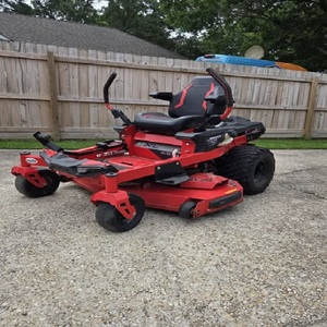 เครื่องตัดหญ้าเชิงพาณิชย์ยี่ห้อ Gravely สร้างขึ้นเพื่อการดูแลรักษาสนามหญ้าอย่างสม่ำเสมอ ด้วยชิ้นส่วนที่ทนทานและประสิทธิภาพการตัดที่มีประสิทธิภาพ - Product Image 1