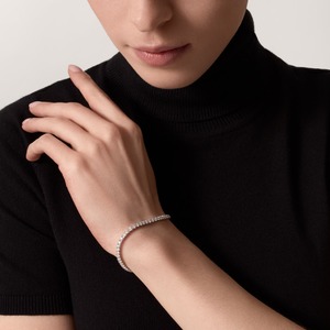 Bracelet tennis rond en or rose de luxe avec diamants pour femme, bijou élégant et minimaliste, idéal pour les soirées chics. - Product Image 1