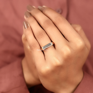 Bague solitaire moderne en moissanite taille baguette horizontale, en argent sterling 925 plaqué or rhodié, sertie à griffes, minimaliste, pour femme, mariage - Product Image 5