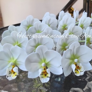 Fleurs artificielles en argile d'orchidée Vanda blanche faites à la main, Phalaenopsis, bouquet floral pour décoration de mariage et de maison, style classique - Product Image 1