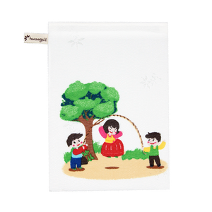 Toalla Hwangsil: Toalla de Mano y Cara de Lujo de Algodón Premium con Ilustración de Juego Tradicional Coreano, Jacquard para Baño - Product Image 5