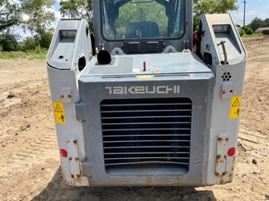 Budget Friendly TL8 Loader For Farms And Acreage Owners - Product Image 3
