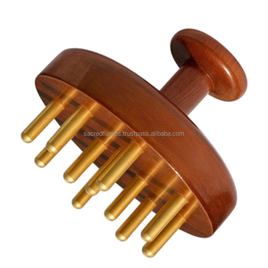 Masseur de cuir chevelu en bois artisanal avec picots en métal bronze, peigne stimulant la croissance des cheveux, masseur de relaxation et de détoxification pour spa, OEM - Product Image 1