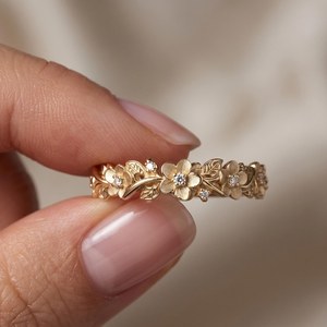 Bague demi-éternité unique en or massif 10K avec diamants de laboratoire style floral, cadeau de fiançailles pour mariage - Product Image 1