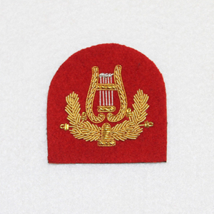 Nouvel Arrivage : Badges et Écussons Tissés Faits Main avec Broderie Fil Métallique, Haute Qualité, Personnalisables OEM/ODM, à Coudre, Thermocollants ou à Épingle de Sûreté - Product Image 1