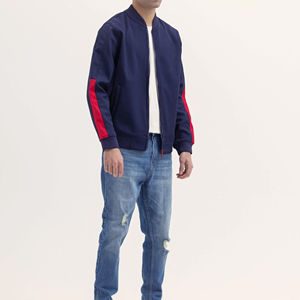 บริการ OEM แบบปรับแต่งได้ เสื้อแจ็คเก็ตบอมเบอร์โพลีเอสเตอร์กันลมทรงโอเวอร์ไซส์ทรงหลวมสไตล์พาร์ก้าผ้าซาตินสำหรับเล่นกีฬา เสื้อแจ็คเก็ตบอมเบอร์สำหรับฤดูใบไม้ร่วง - Product Image 3