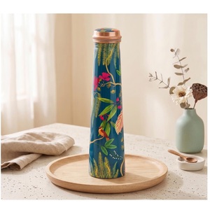 Botella de agua metálica de lujo con diseño floral y tapa de cobre, portátil, para viajes, regalo, promocional, frasco de cobre hermético. - Product Image 5