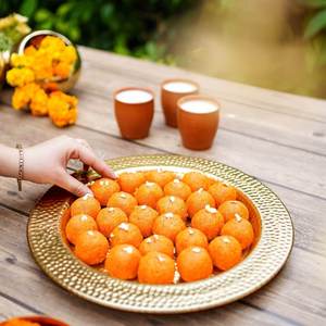 Plateau de service en métal de forme originale, plat décoratif en aluminium poli, plat à fruits pour la décoration de table de mariage ou de fête - Product Image 5