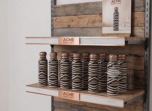 Botella de agua de cobre con estampado geométrico en blanco y negro de lujo, diseño minimalista, ecológica, ideal para la escuela, viajes y regalos. - Product Image 6