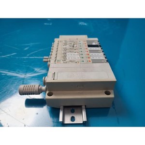 Vanne solénoïde 5 ports SMC SZ3A60-5NLOZJ-C4, utilisée comme pièce détachée pour équipement semi-conducteur Legacy - Product Image 2