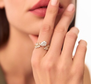 แหวนเพชรทรงลูกแพร์ลายใบลอเรล ทองคำแท้ 14K/18K เพชรเลี้ยงในห้องปฏิบัติการทรงมาร์คีส์ ประดับแบบกลุ่ม ดีไซน์จากธรรมชาติ แหวนหมั้นสำหรับผู้หญิง - Product Image 2