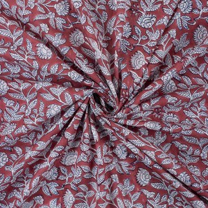 Tissu floral imprimé à la main au mètre |   Tissu en coton à imprimé botanique |   Textile indien fait main pour la décoration intérieure - Product Image 1
