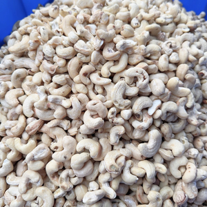 Fournisseur vietnamien de confiance, noix de cajou grillées biologiques W240, noix de cajou entières biologiques W320, Santigo Ltd exporte vers l'Asie, l'UE, le Moyen-Orient - Product Image 1