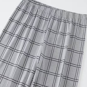 Conjunto de Pijama de Verano para Hombre de 3 Piezas, Camiseta de Manga Corta, Pantalones Cortos y Largos con Estampado a Cuadros y Cuello Redondo - Product Image 4