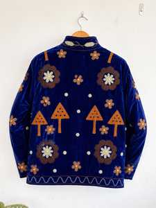 เสื้อแจ็คเก็ตกำมะหยี่สีน้ำเงินปักลายซูซานี งานฝีมือสุดพิเศษ  เสื้อโค้ทกำมะหยี่ปักลายทำมือ สไตล์วินเทจ เหมาะสำหรับวันหยุด เสื้อคลุมสำหรับผู้หญิง - Product Image 4