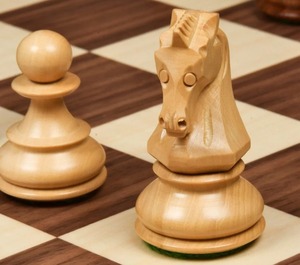Reproduction de l'ensemble d'échecs Bobby Fischer de Dubrovnik de 1950, pièces de 3,75 pouces, en bois de sheesham, au meilleur prix - Product Image 5
