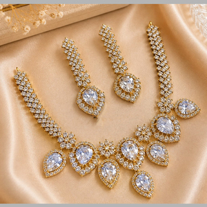 Ensemble collier et boucles d'oreilles pour femme JeweleMarket, plaqué or, pierres en cristal, style ethnique, pour mariage, fiançailles, anniversaire, fête, provenant du Maharashtra - Product Image 1