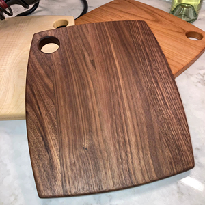 Planche à découper en teck durable avec poignée, idéale pour couper, servir et décorer le comptoir de cuisine ou la table à manger - Product Image 1