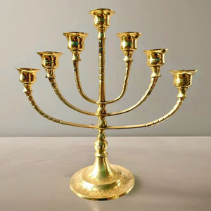 Candelabro Menorah de Latón Dorado, Diseño Tradicional de Múltiples Ramas, Centro de Mesa Decorativo para Mesa de Celebración - Product Image 1