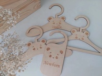 Cintres en bois Delarchi HT31 de haute qualité avec forme personnalisée et design mignon pour adultes, enfants et animaux domestiques – Organisation de la maison