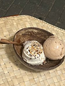 ชามกะลามะพร้าวย่อยสลายได้เป็นมิตรกับสิ่งแวดล้อม สำหรับไอศกรีม อาหารธรรมชาติ ปลอดภัยสำหรับแช่แข็ง ผลิตด้วยมือในเวียดนาม - Product Image 3