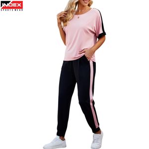 Conjunto de Camiseta y Pantalones Deportivos Premium para Mujer, Ropa de Gimnasio, Tela Transpirable, Atuendo Deportivo Cómodo y Elegante para Entrenamiento - Product Image 1