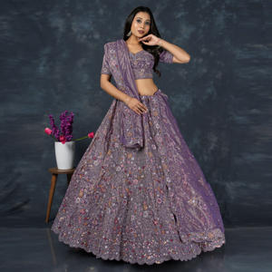 Lehenga Choli de tela twill con bordado floral denso, silueta acampanada estructurada, corte de blusa de diseñador, dupatta suave y drapeada - Product Image 2