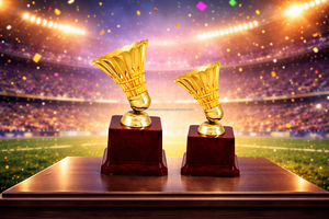 Trophée élégant en métal pour badminton, finition plaquée or moulée, pour compétition sportive, récompense, événement scolaire ou universitaire - Product Image 3