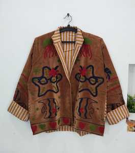 Manteau Bohème Chic en Velours Dynamique Brodé à la Main Style Suzani, Vêtement d'extérieur Artisanal pour Femme, Veste de Marine Explosive pour Dames - Product Image 1